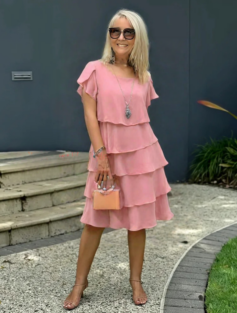 Norina | Kvinders Lagdelt Midi Kjole med Korte Ærmer