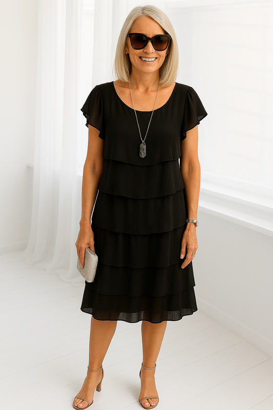 Norina | Kvinders Lagdelt Midi Kjole med Korte Ærmer