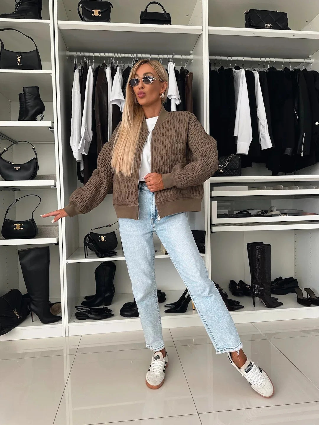 Johanne | Kvinders Stilfulde Vatteret Bomberjakke med Ribkant