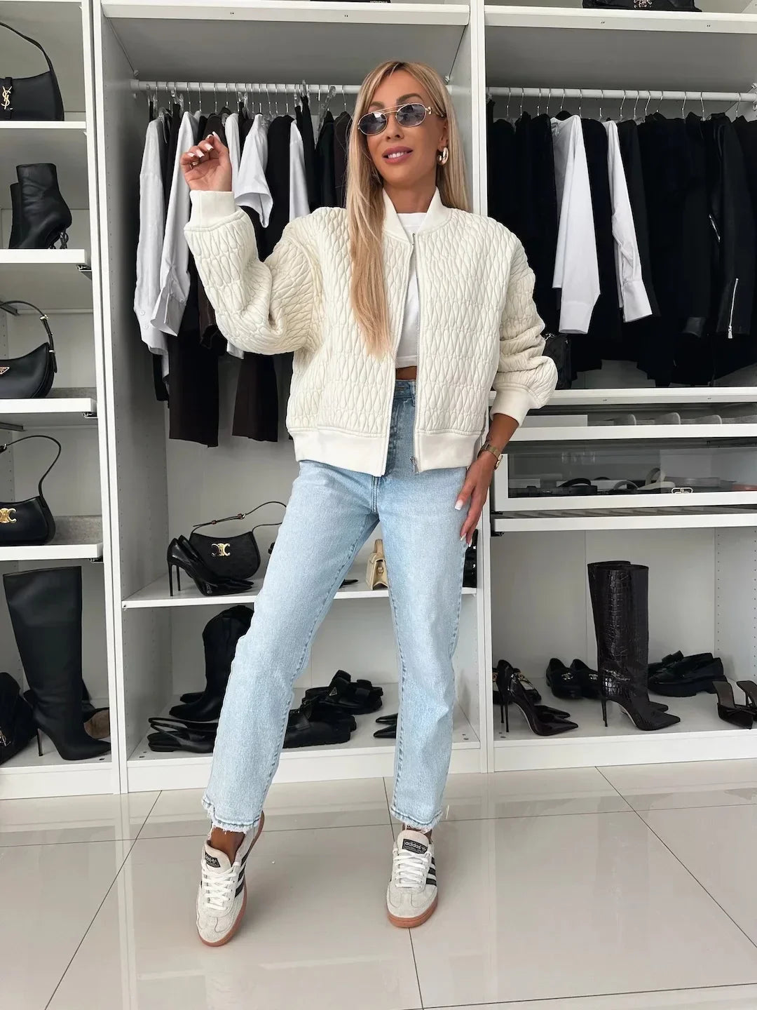 Johanne | Kvinders Stilfulde Vatteret Bomberjakke med Ribkant